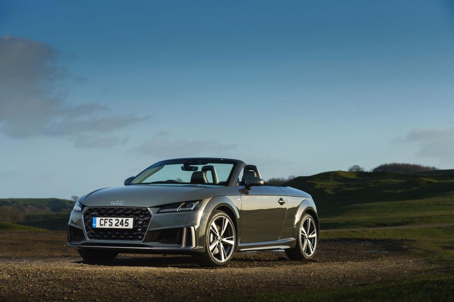  Audi TT Roadster TFSI Quattro S-Line (8S) 2019 года  (UK) (фото 1 из 40)